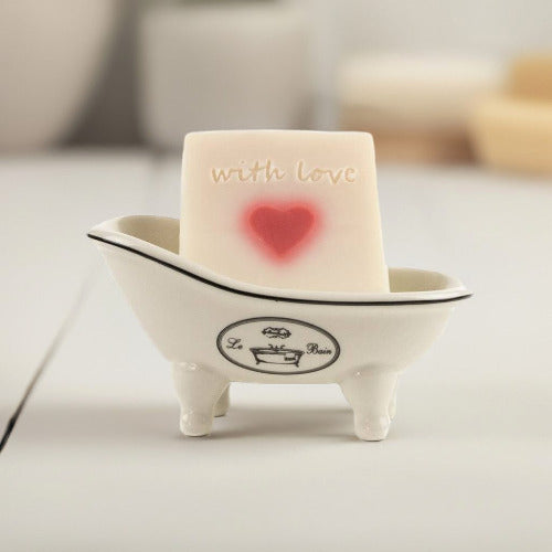 Seife_withlove_badewanne2.jpg__PID:a88dbdb3-d8a3-4276-9691-b73746916ae5