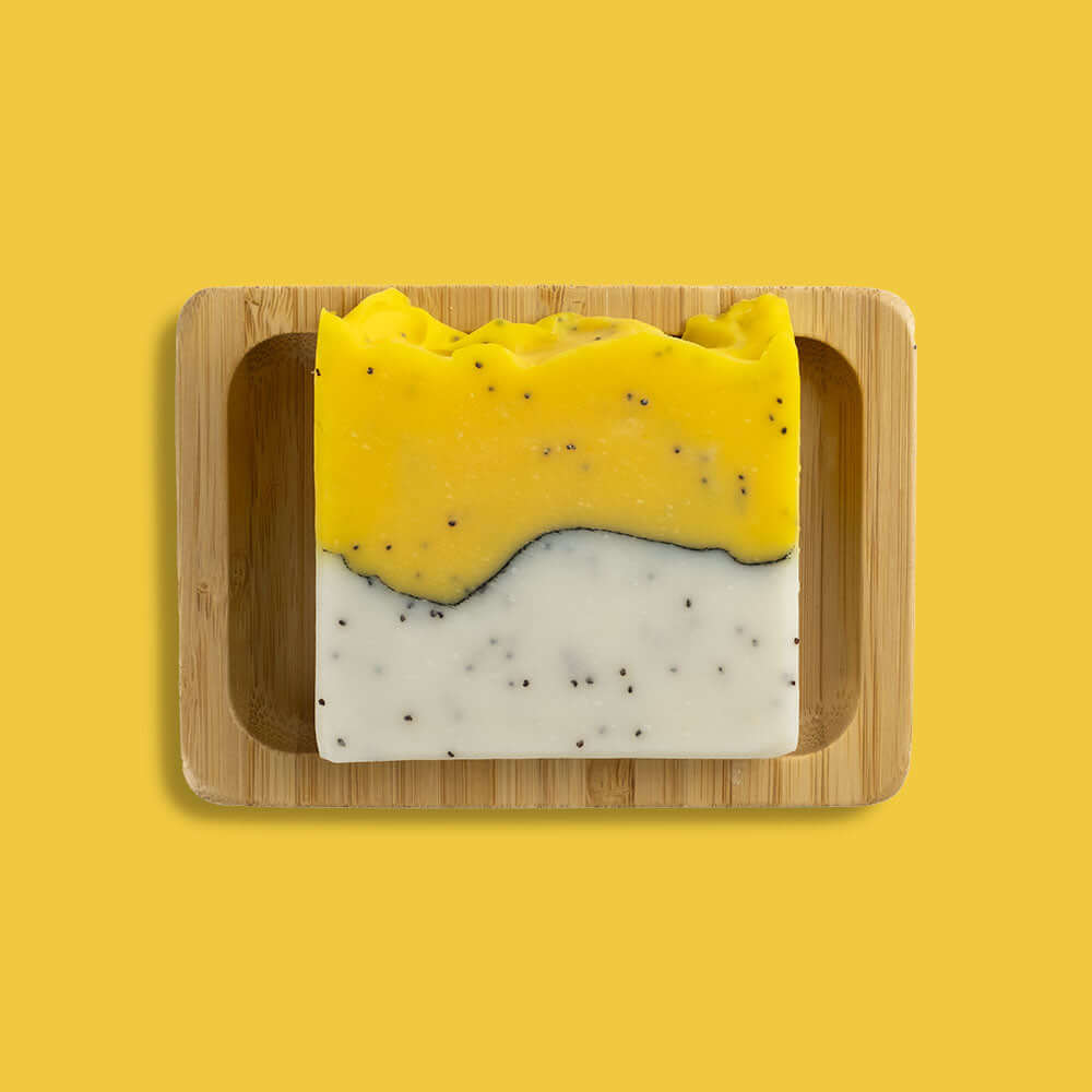 Bioseife Naturkosmetik Handgemacht auf Bambusablage